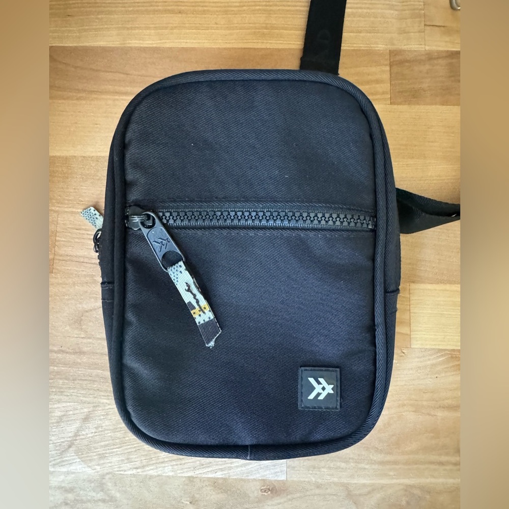 Thread cross body bag